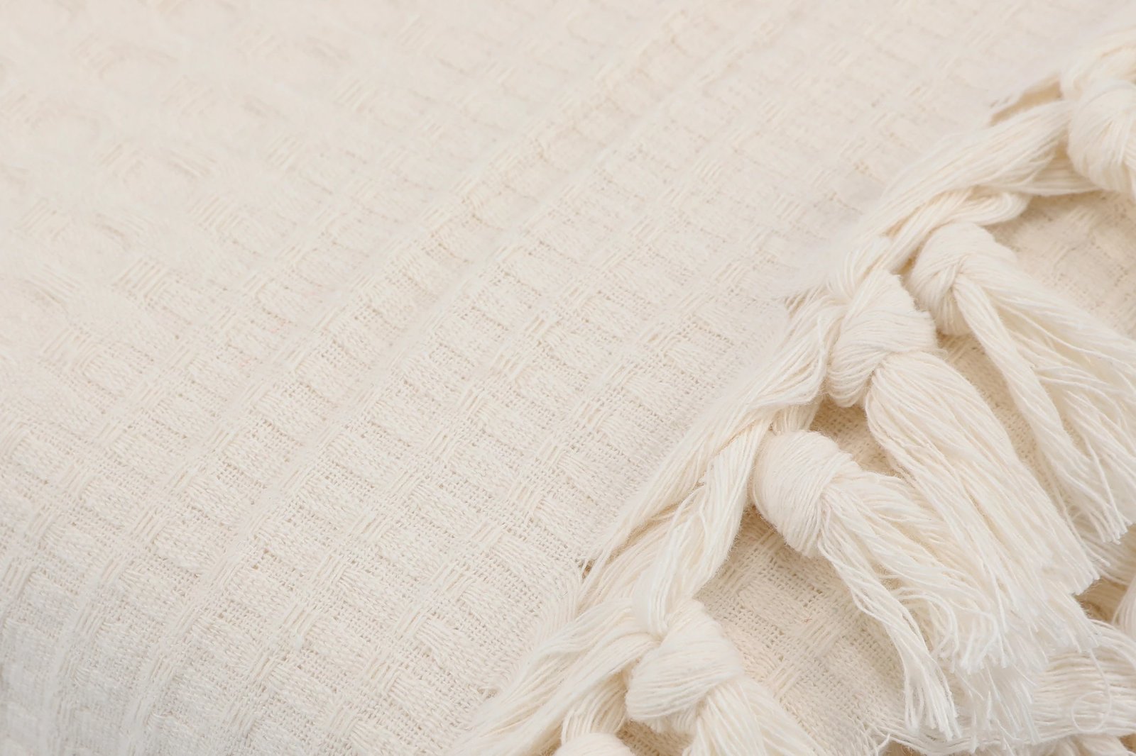 Çarçaf dopio pique, ngjyrë krem, 220x240cm, me thekë dore