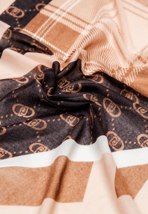 Shall Liu Jo femra, kafe