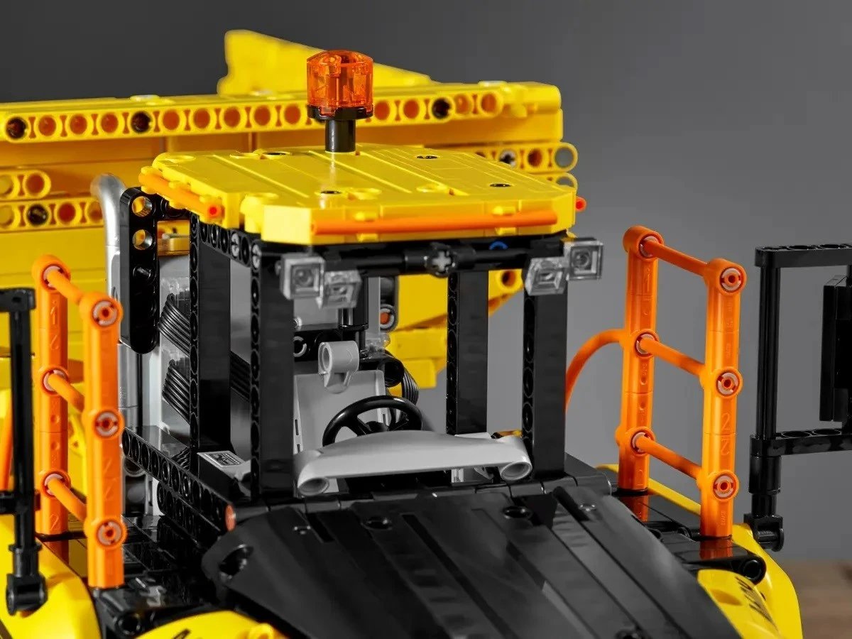 Set LEGO Technic Volvo 6x6 Articulated Hauler 42114, Verdhë Set LEGO Technic Volvo 6x6 Articulated Hauler 42114, Verdhë