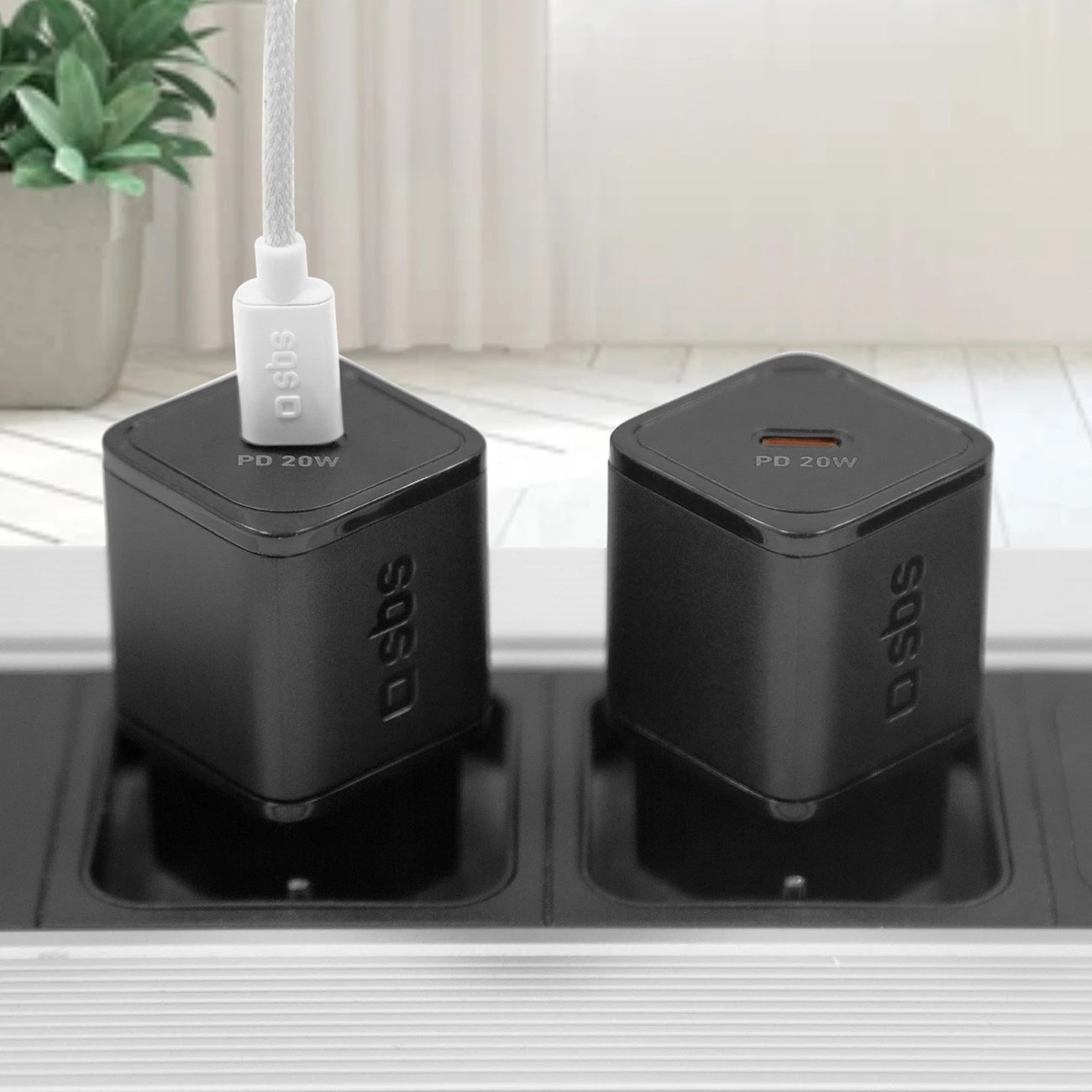 Karikues muri SBS TETRGAN1C20K, 20W, USB-C, GaN, i zi
