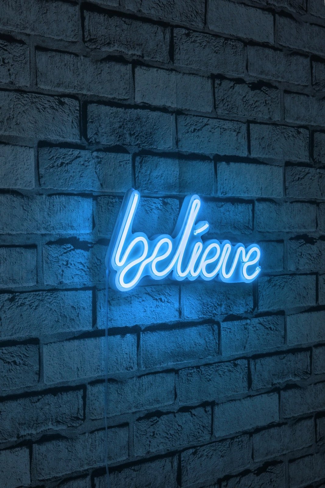 Dekor dritash LED plastike, ngjyrë kaltër, 'believe', 33x16x2cm