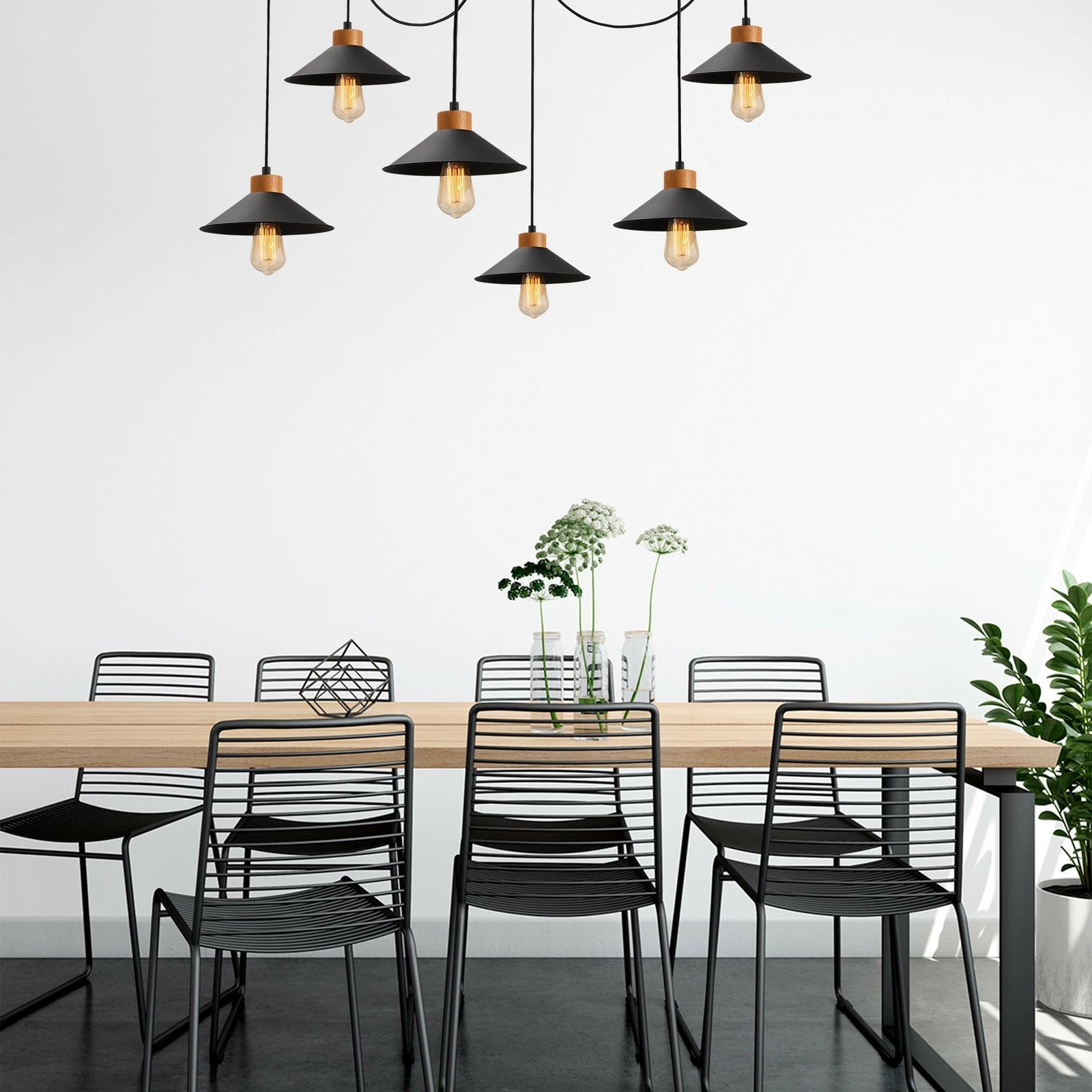 Llambë tavani Opviq, Manavgat - N-559, ngjyrë e zezë, trup hekuri, bazë druri, lartësi e rregullueshme