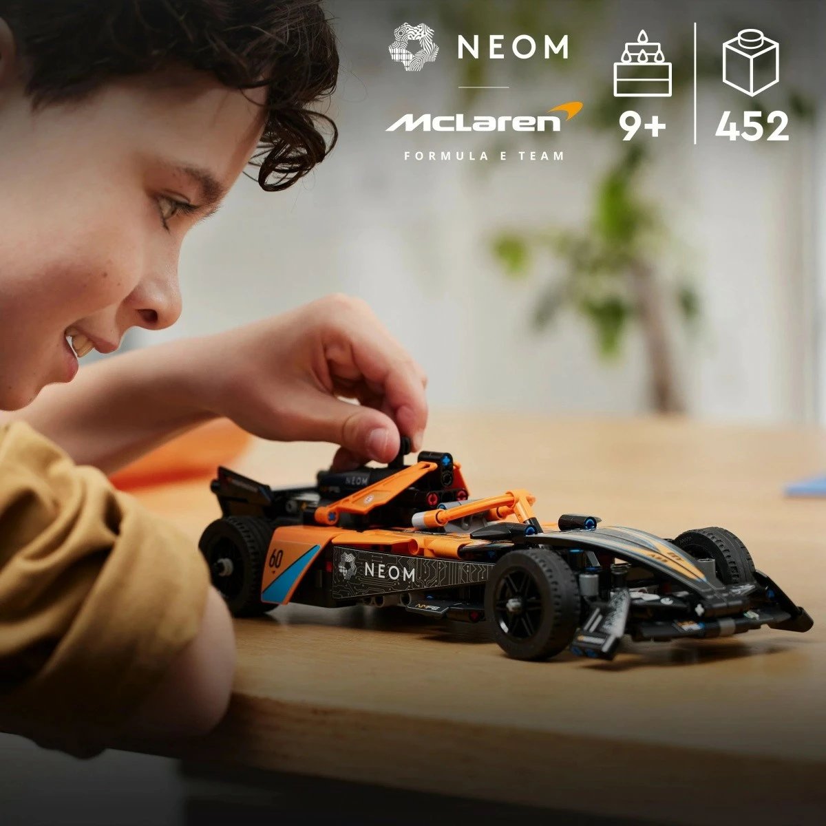 Set LEGO Technic NEOM McLaren Formula E Race Car 42169, 452 pjesë, pull-back, për fëmijë 9+, portokalli/zezë