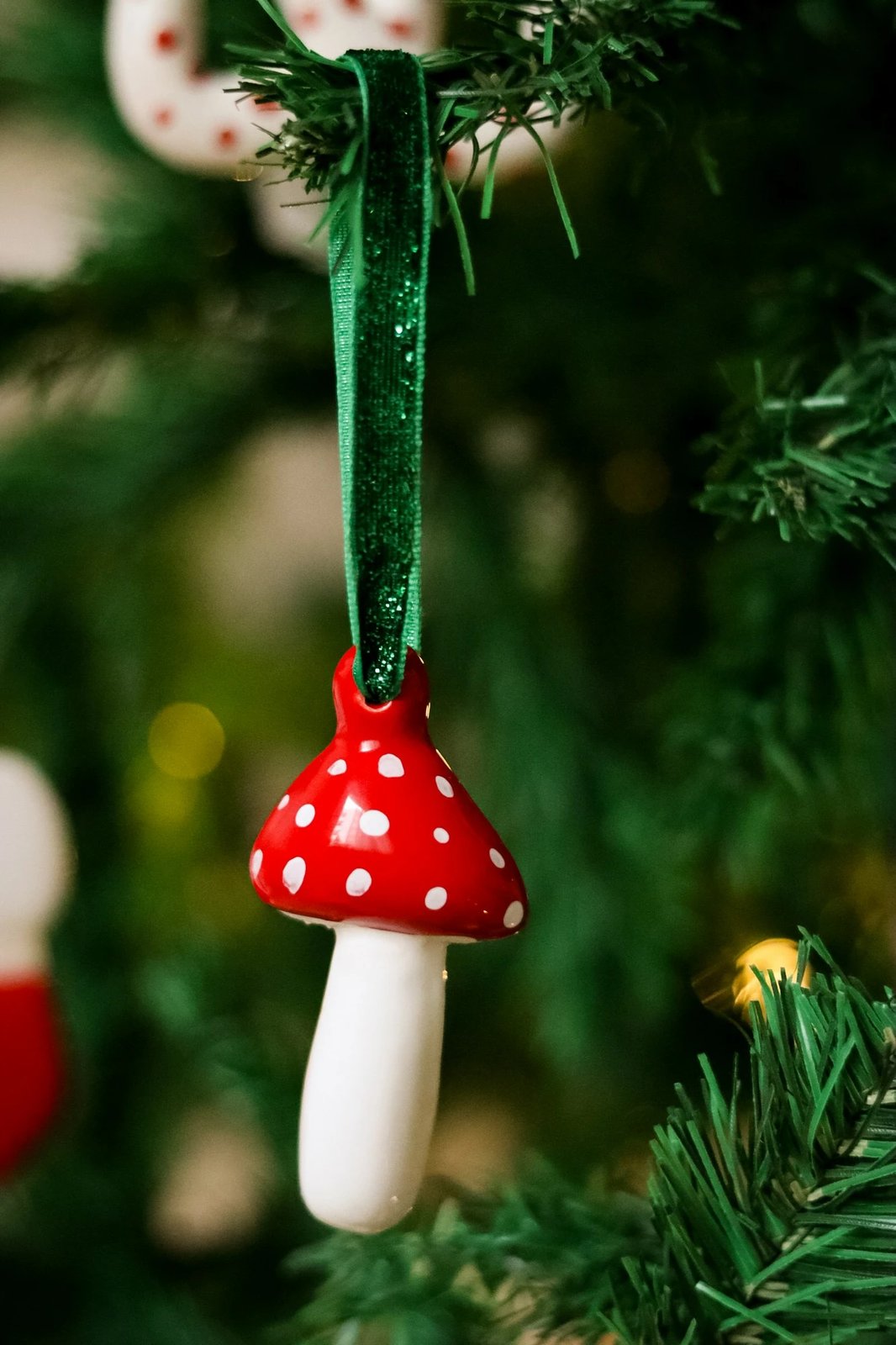 Stoli kërshendellash prej qeramike, ngjyrë e bardhë dhe e kuqe, Evila Originals, BSY513, 4x8.5cm