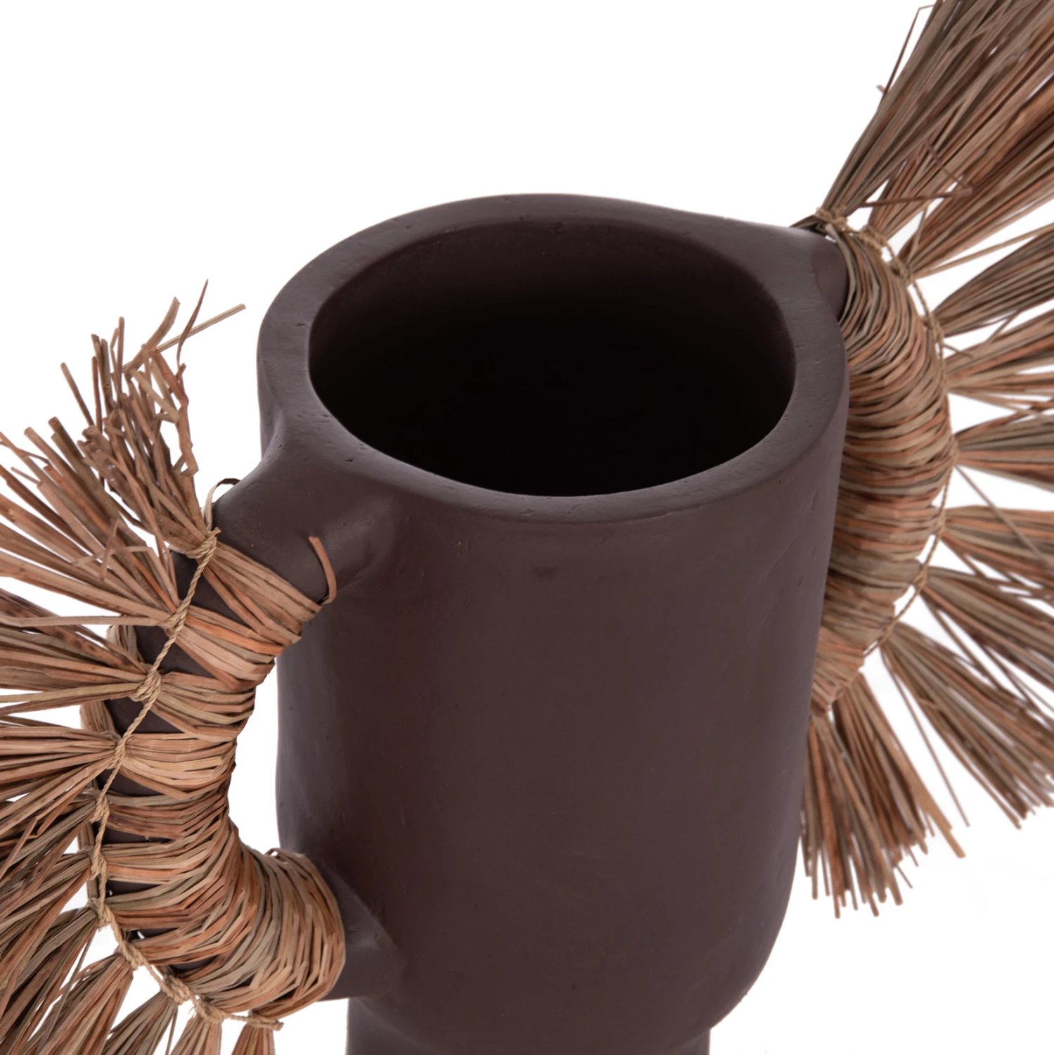 Vazo dekorative tavoline ALICA, terrakotë, ngjyrë çokollate, me bar të thatë, 55x19x34cm Vazo dekorative tavoline ALICA, terrakotë, ngjyrë çokollate, me bar të thatë, 55x19x34cm