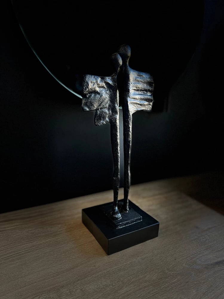 Figurë dekorative Eros, polirezine, e zezë, 15x12x37 cm