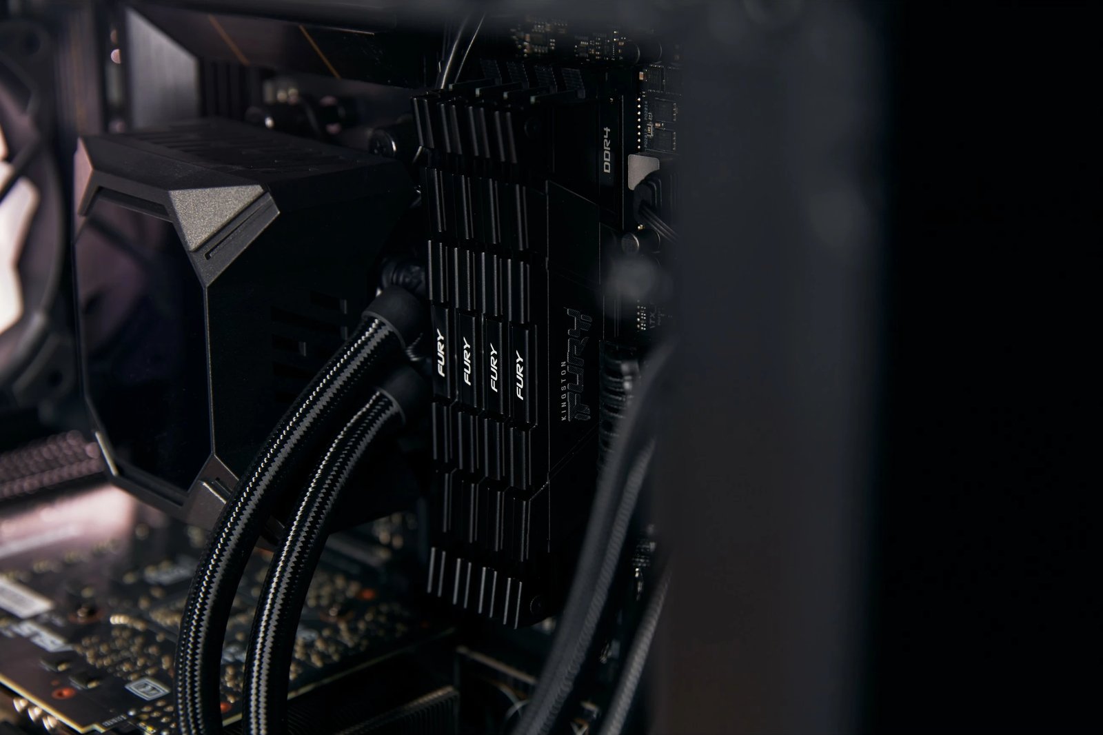 RAM Memorje Kingston FURY Renegade 16GB 5333MT/s DDR4 CL20, e zezë RAM Memorje Kingston FURY Renegade 16GB 5333MT/s DDR4 CL20, e zezë