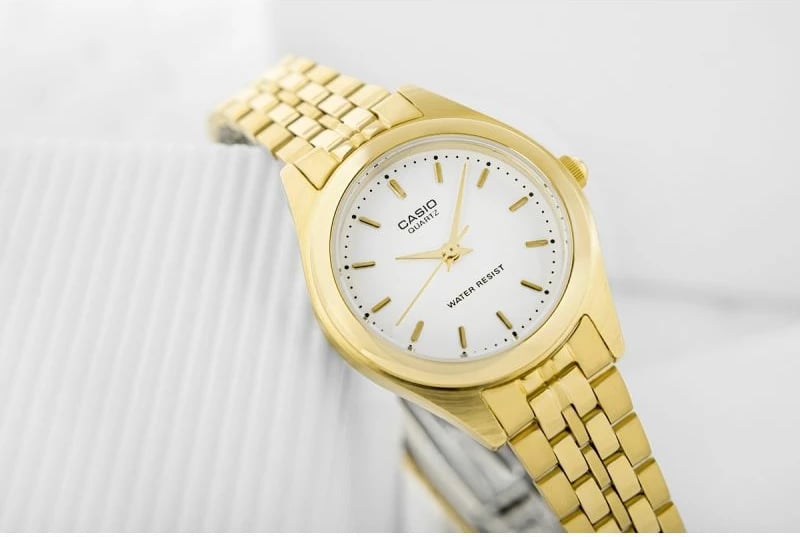 Orë dore për femra Casio, ari