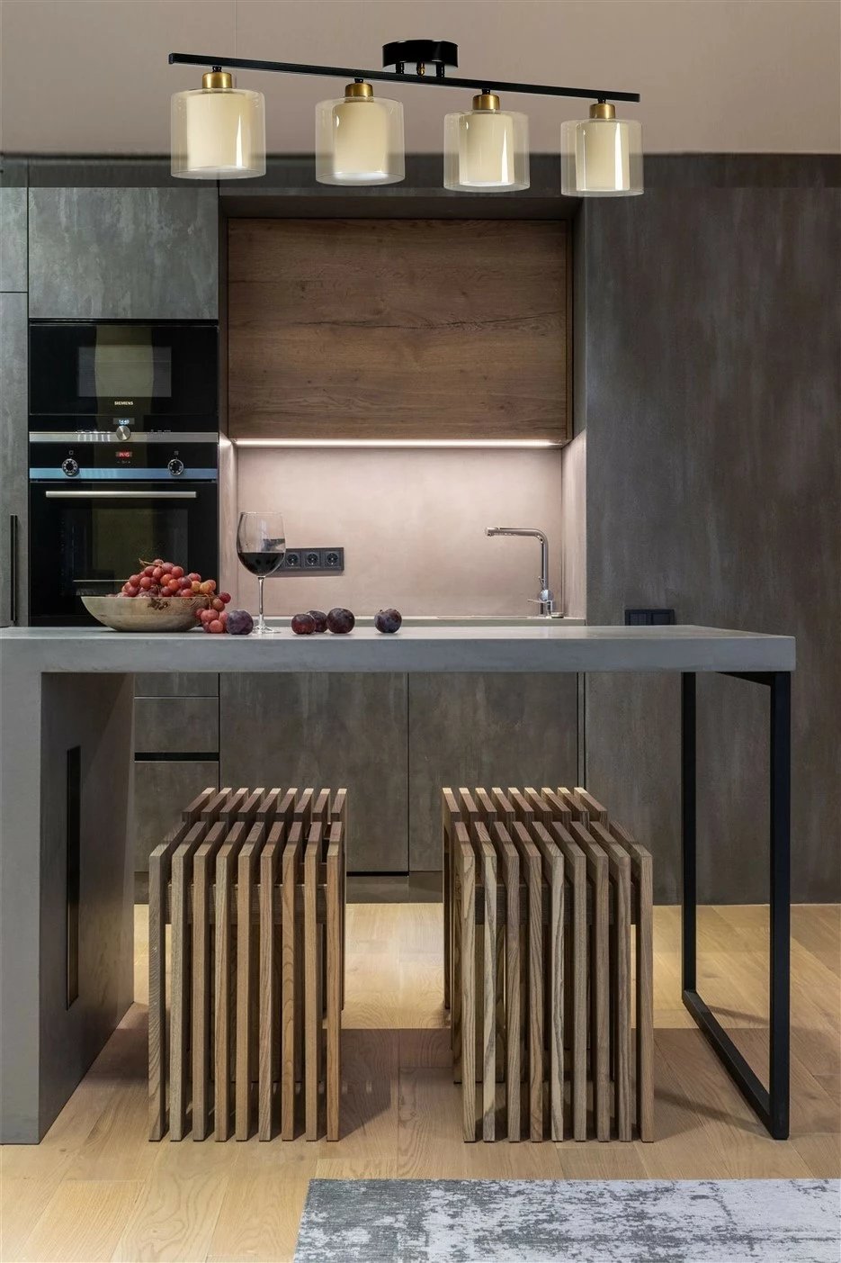 Llambë tavani Opviq Yeni Nomi, 4 drita, ngjyrë e zezë dhe qelq bal