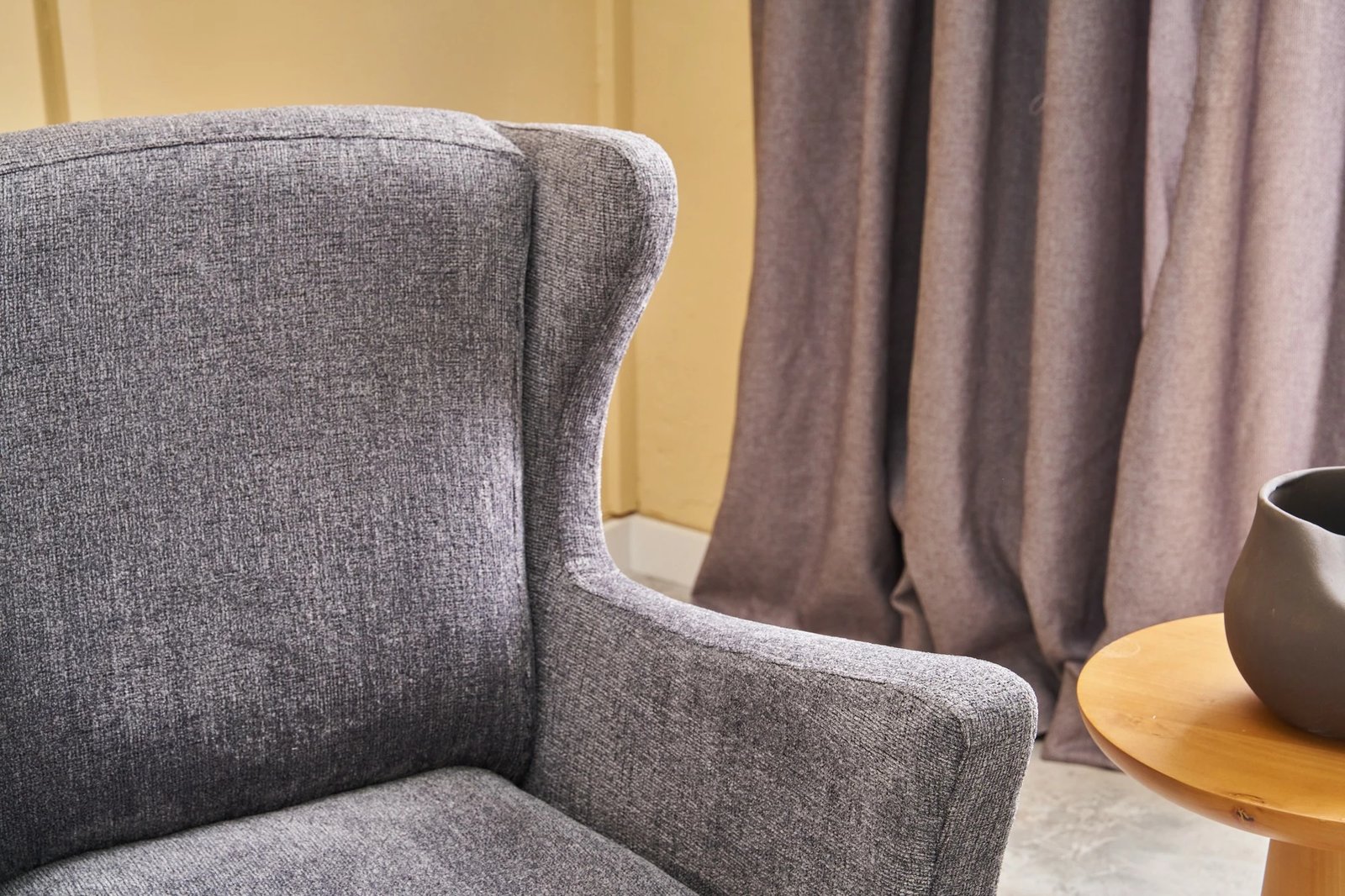 Karrige krahu Lola Prestij, Atelier del Sofa, ngjyrë gri