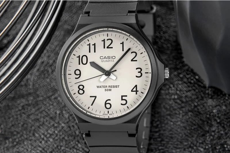 Orë dore për meshkuj Casio, e zezë