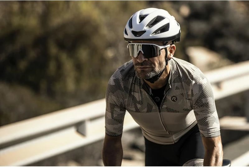 Syze sportive Rogelli për femra dhe meshkuj, të bardha