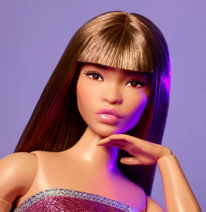 Kukull Barbie Signature Looks Mattel HRM16, fustan rozë me shkëlqim