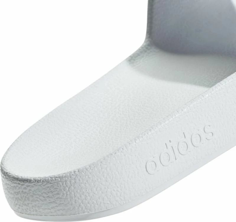 Atlete për meshkuj dhe femra adidas, të bardha