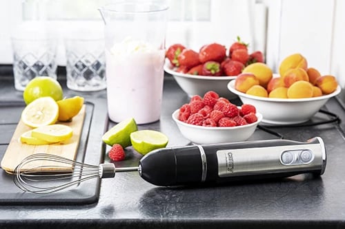 Blender dore, Adler CR 4621, 600W (1000W max), 2 shpejtësi me TURBO, gotë 600ml, shtojcë çelik inox dhe rrahëse, mini set 2‑në‑1, e zezë Blender dore, Adler CR 4621, 600W (1000W max), 2 shpejtësi me TURBO, gotë 600ml, shtojcë çelik inox dhe rrahëse, mini set 2‑në‑1, e zezë