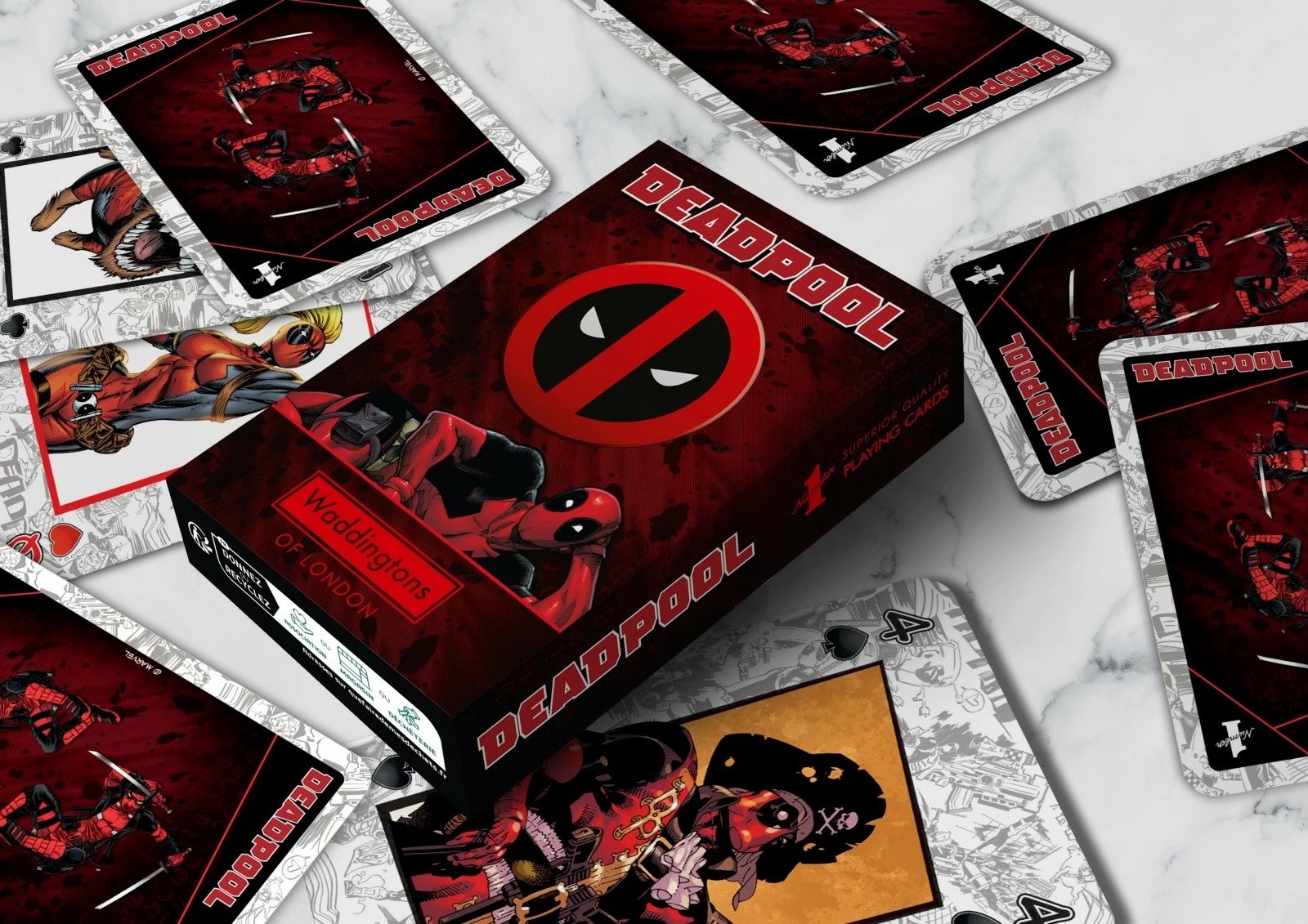 Letra loje Waddingtons Deadpool, 52+2, tematikë Marvel, kuqe