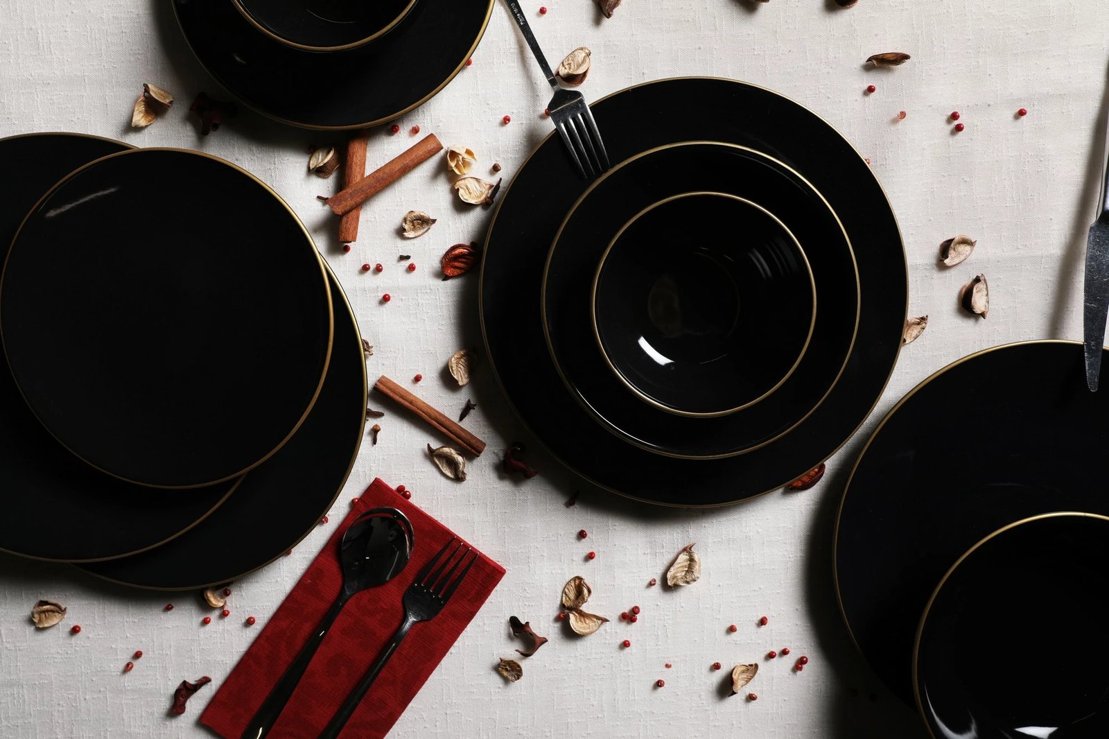 Set enësh darke qeramike, 24 copë, Hermia, TY040424F650A841600MAET600, ngjyrë e zezë dhe ari