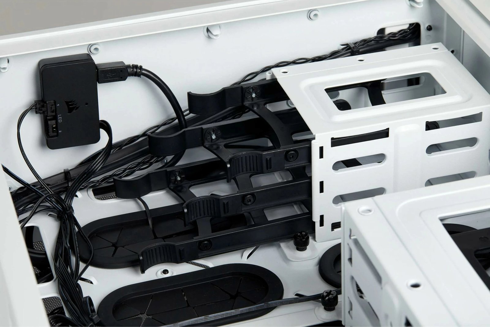 Kasë Corsair Crystal 280X, micro ATX, xham i temperuar, e bardhë Kasë Corsair Crystal 280X, micro ATX, xham i temperuar, e bardhë