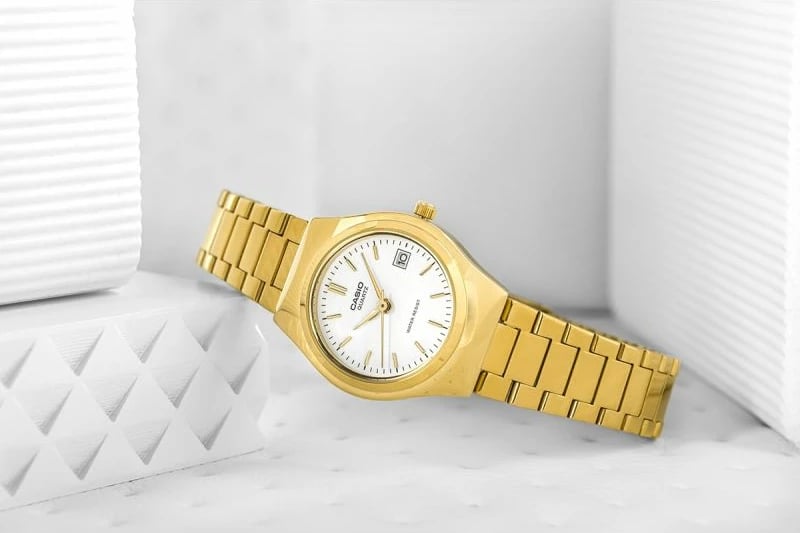 Orë dore për femra Casio, ari