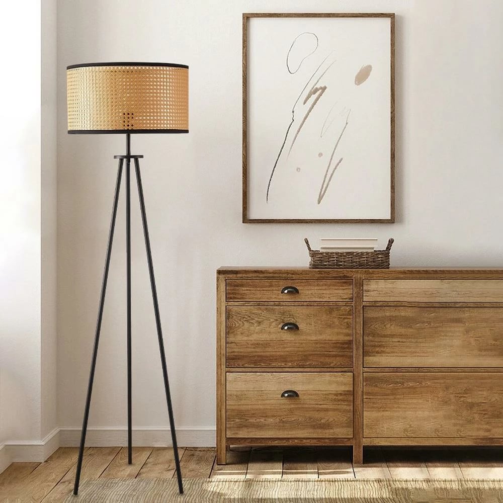 Llambë dyshemeje NEXT Rattan me bazë druri H145xØ45cm