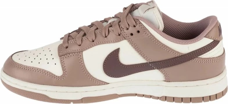 Atlete për femra Nike, të bardha dhe rozë