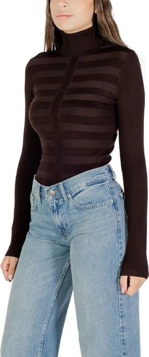 Xhemper femra Morgan De Toi kafe