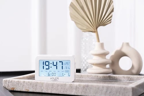 Alarm me bateri, Adler AD 1196, ekran LCD me ndriçim, 3 alarme, shfaqje temperaturë e lagështi, i bardhë