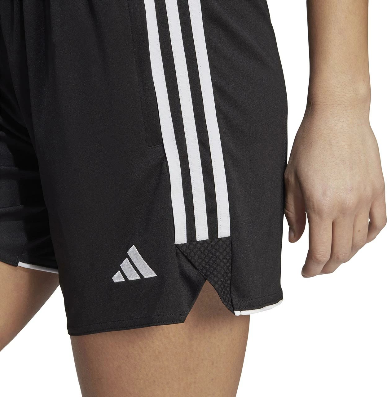 Shorce të gjata për femra adidas, të zeza