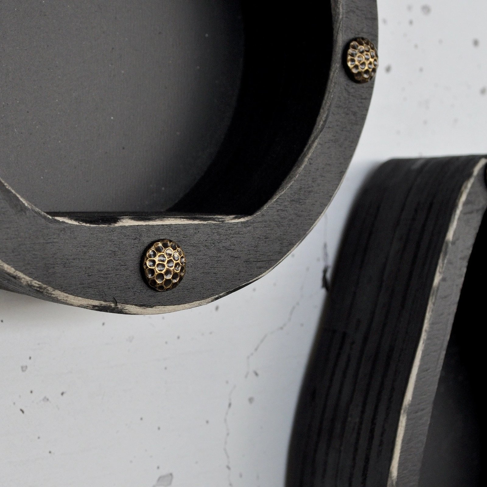 Raft dekorativ prej druri për mur, ngjyrë e zezë, Hanah Home, Raf291 (set prej 2 copash)