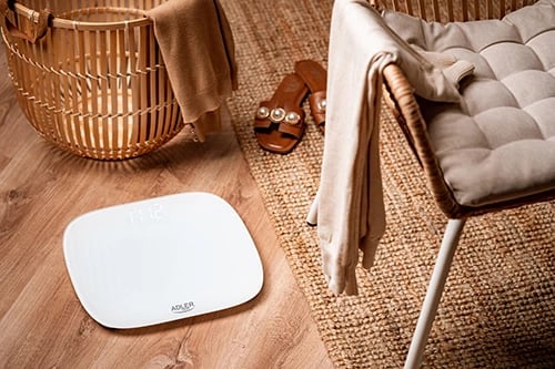 Peshore banjoje, Adler AD8176, kapacitet 180 kg, platformë xhami të temperuar 6 mm 300x300 mm, ekran LED, e bardhë