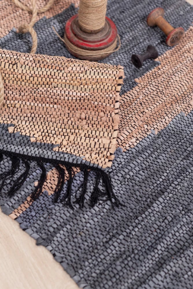 Qilim Fume, lëkurë, ngjyrë gri-bezhë, 60x90cm