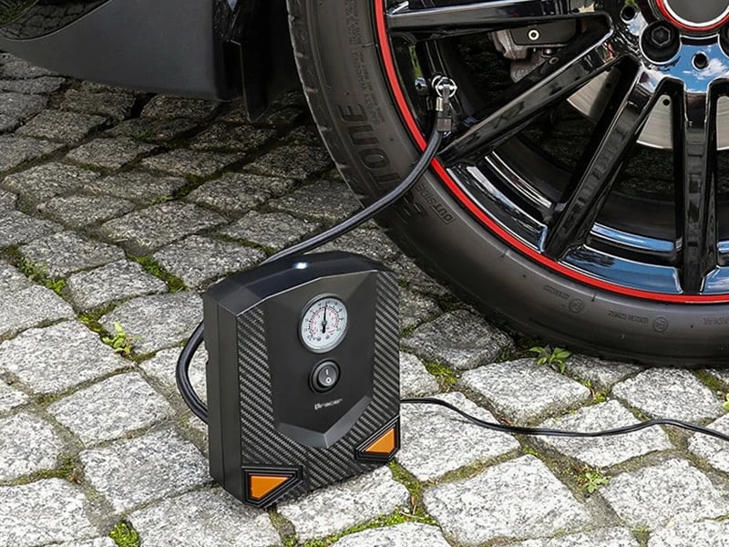 Kompresor ajri auto Tracer RES-03 ML 120W 12V 8 bar 15 L/min, i zi, set me 3 gryka