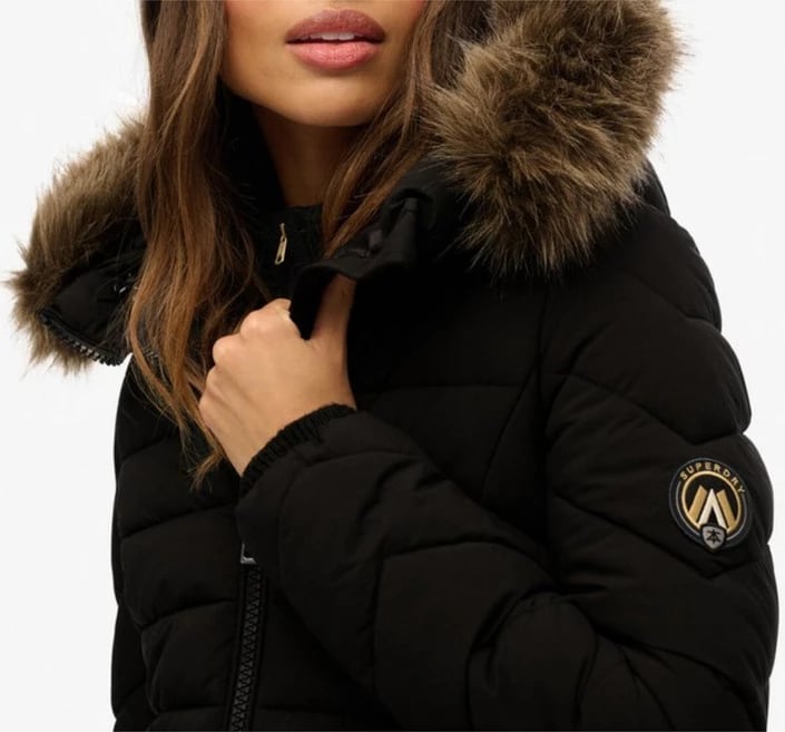 Jakne Superdry femra e zezë