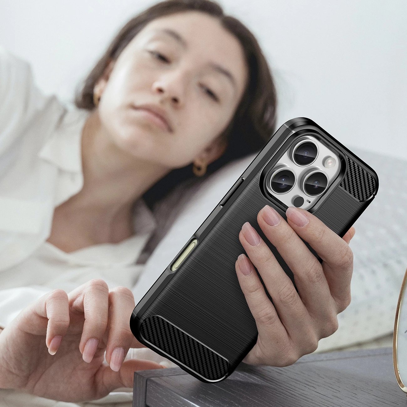 Mbështjellës Hurtel Carbon Case për iPhone 16 Pro, TPU, i zi