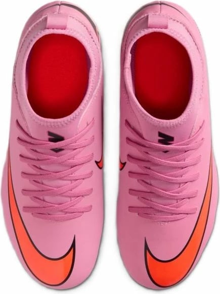 Atlete futbolli Nike për fëmijë