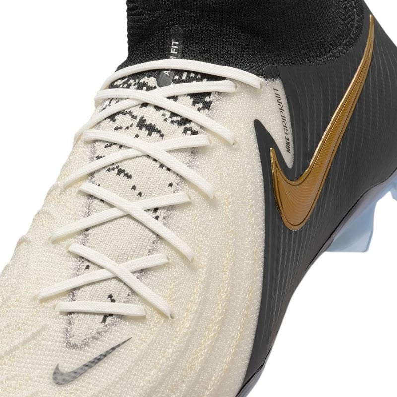 Atlete futbolli Nike për meshkuj, të bardha e të zeza Atlete futbolli Nike për meshkuj, të bardha e të zeza