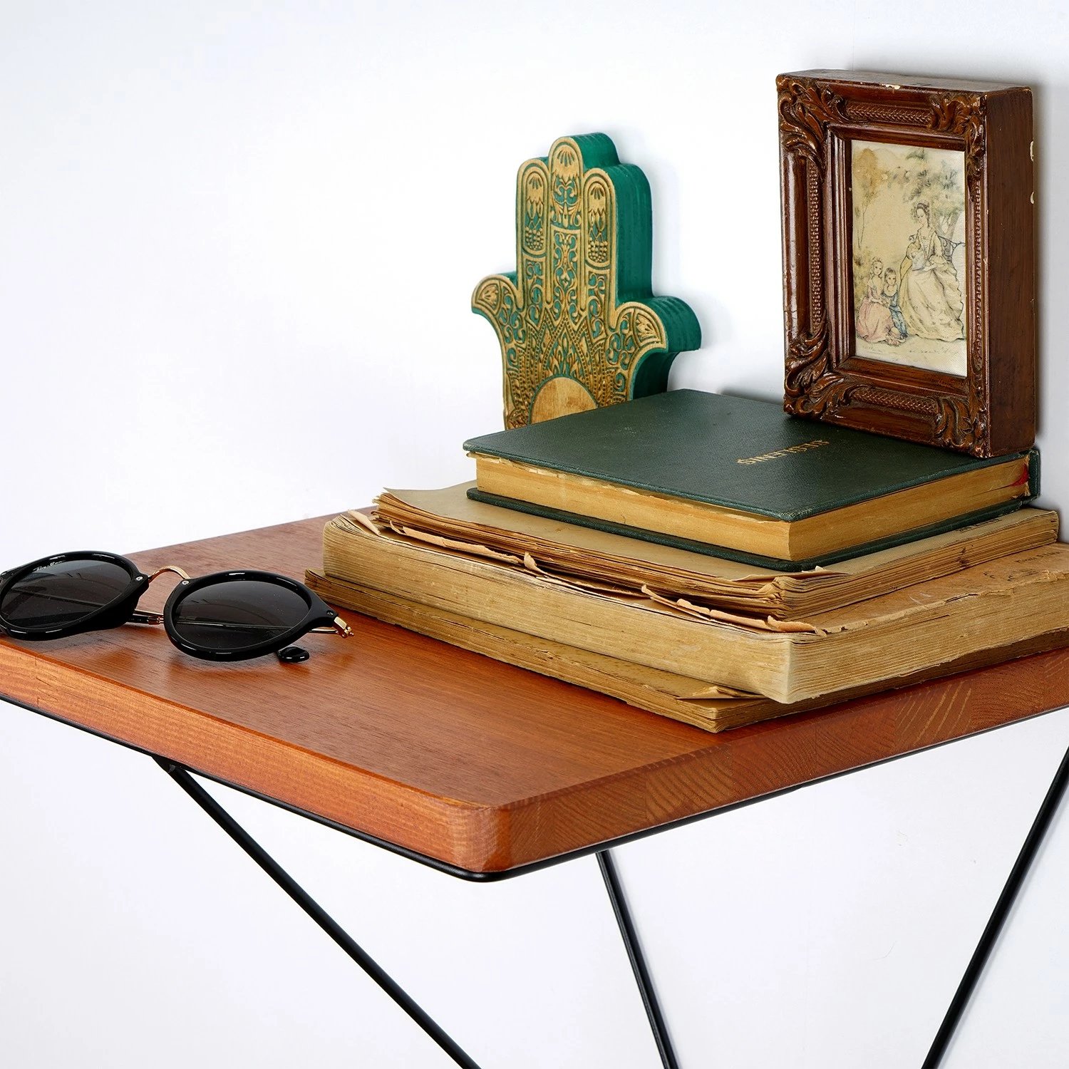 Raft dekorativ prej druri për mur, ngjyrë arre dhe e zezë, Hanah Home, Wr037