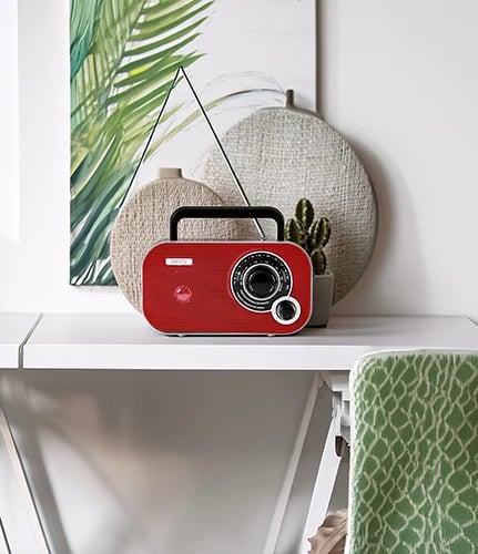 Radio Adler CR 1140 FM/AM 2W portative me antenë teleskopike, dalje kufje 3.5 mm, 230V/4xAA e kuqe