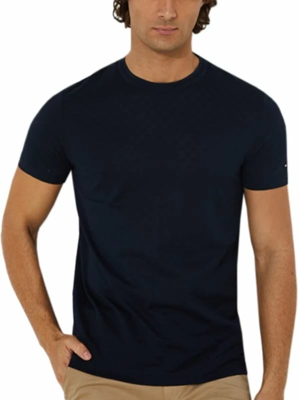 Maicë Tommy Hilfiger për meshkuj, e kaltër