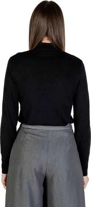 Xhemper Ichi femra, të zeza