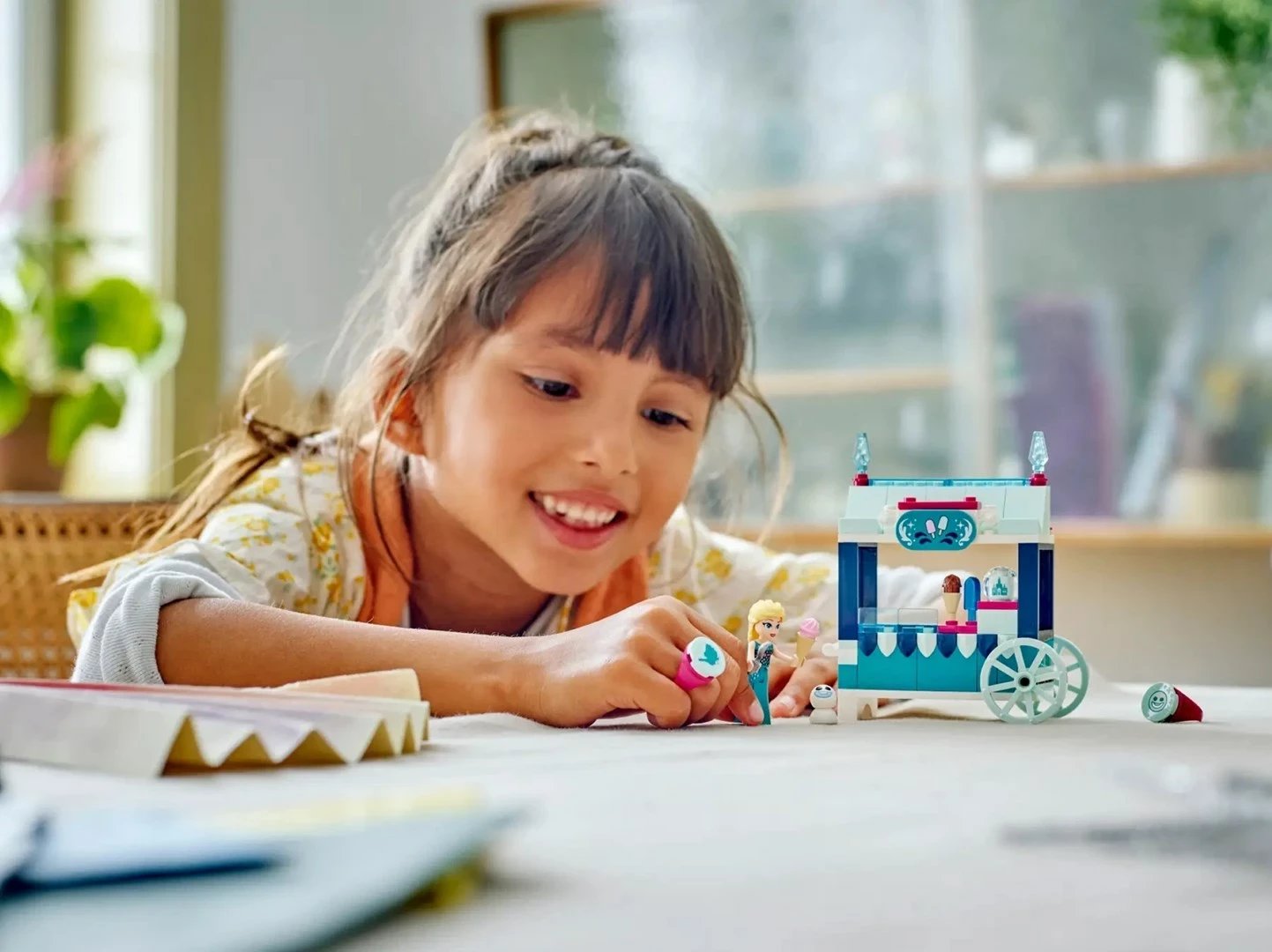 Set LEGO Disney 43234 Elsa's Frozen Treats, 82 pjesë