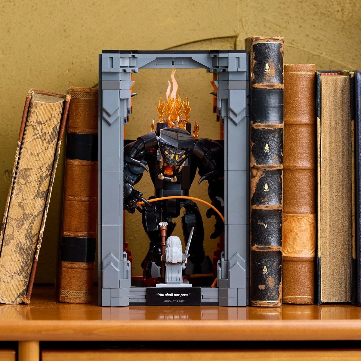 Set LEGO Icons Lord of the Rings Book nook me Balrog, 1201 pjesë, për të rritur, shumëngjyrësh