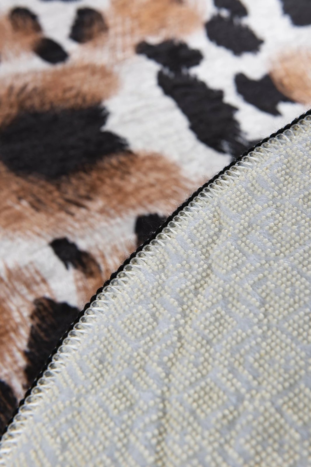 Set tapetesh banjoje (2 copë), model Mijölnir, leopard