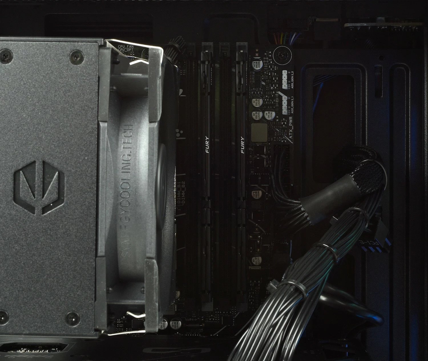 Kompjuter Komputronik Ultimate R570, Ryzen 5, RX 7800 XT, 64GB, 2TB, e zezë