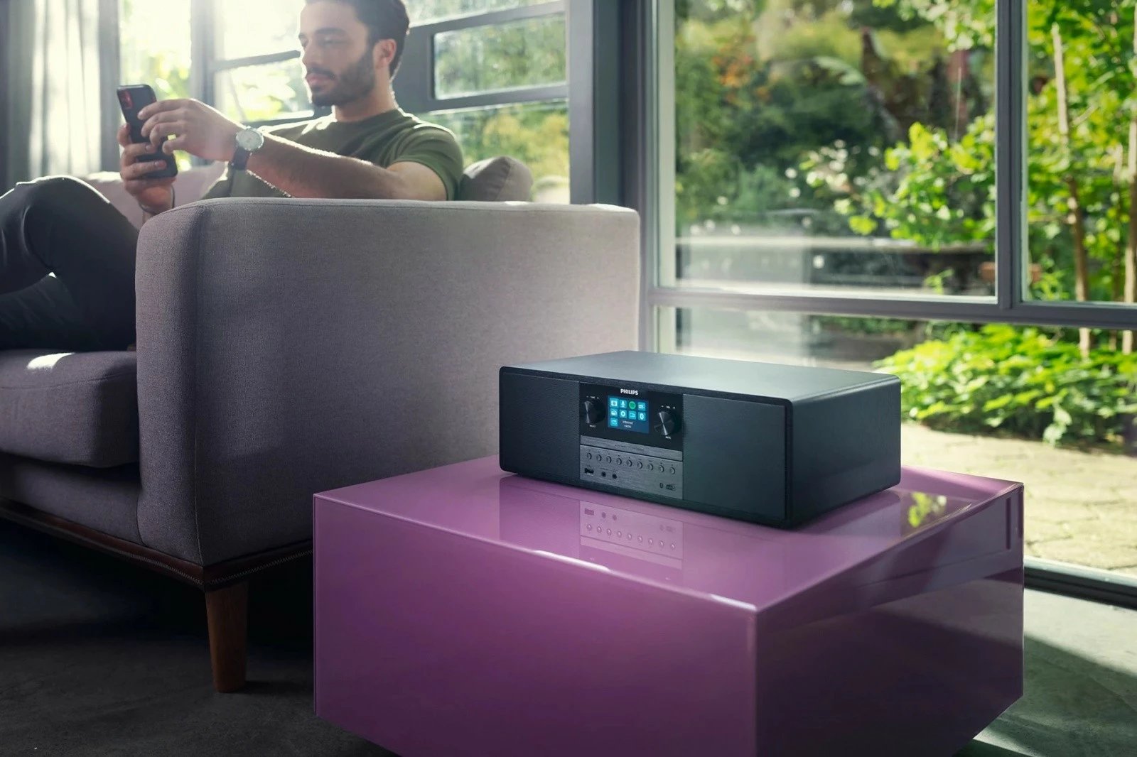 Sistem hi-fi mikro Philips TAM6805/10, internet radio me Wi‑Fi, Spotify Connect, Bluetooth 4.2, CD player, USB riprodhim dhe karikim, 50 W, e zezë, set me telekomandë dhe antenë FM