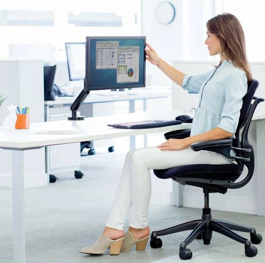 Mbajtese për monitor Fellowes Platinum Series, 17-30", e zezë Mbajtese për monitor Fellowes Platinum Series, 17-30", e zezë
