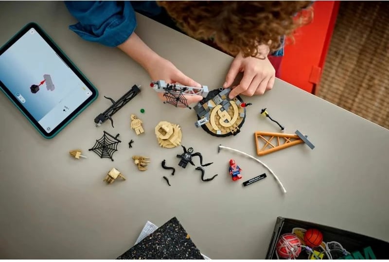 Lego Marvel Iron Man lodër ndërtimi