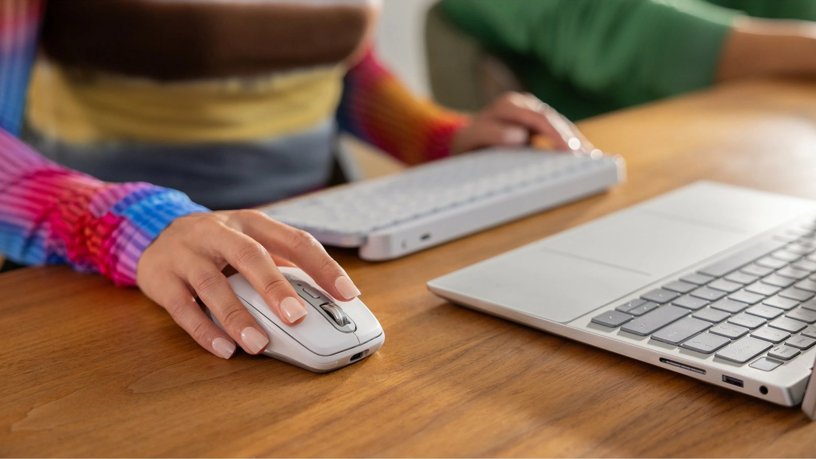 Maus Logitech MX Anywhere 3S, Djathtas, Laser, RF Wireless + Bluetooth, 8000 DPI, Gri, Bardhë
