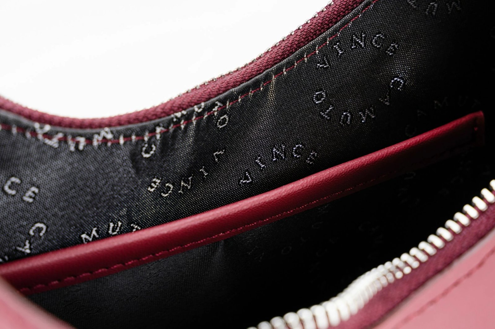 Çantë krahu ngjyrë e kuqe claret, Vince Camuto, Riviera