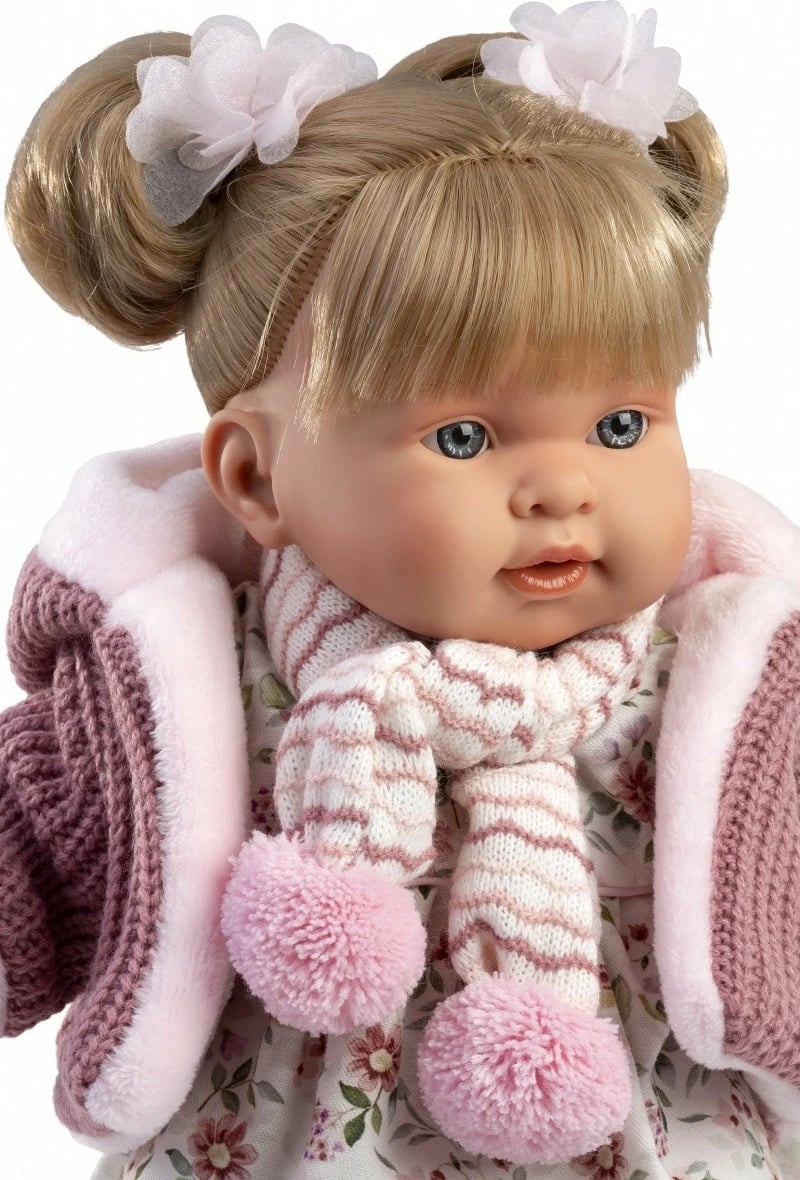 Kukull bebë Llorens 42286 Alexa 42 cm, qane kur hiqet biberoni, trup pambuk e kokë/duar/këmbë vinil, me bateri LR44, rozë, set me veshje 4-pjesëshe dhe biberon